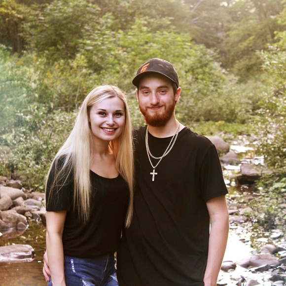 Anna Betteridge - Poshmark Profile Picture of Anna Betteridge (@annabetteridge) on Poshmark