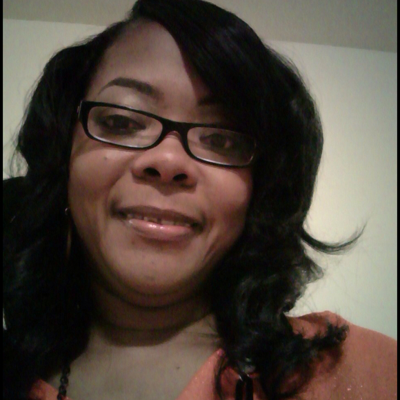 Profile Picture of Teresa Delgado (@sweetpeachtea) on Poshmark