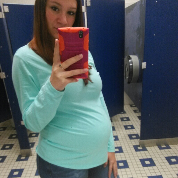 Profile Picture of Laken Carver (@lakeyyy) on Poshmark