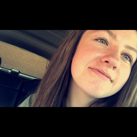 Profile Picture of Raelee Wynne (@wynnerd) on Poshmark