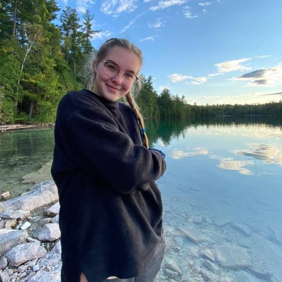 Profile Picture of Ava Kennedy (@avakennedy344) on Poshmark