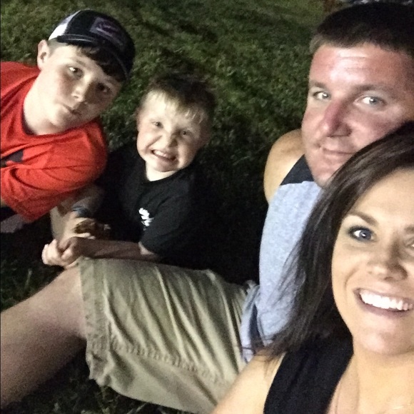 Profile Picture of Lori Harden (@loriharden84) on Poshmark