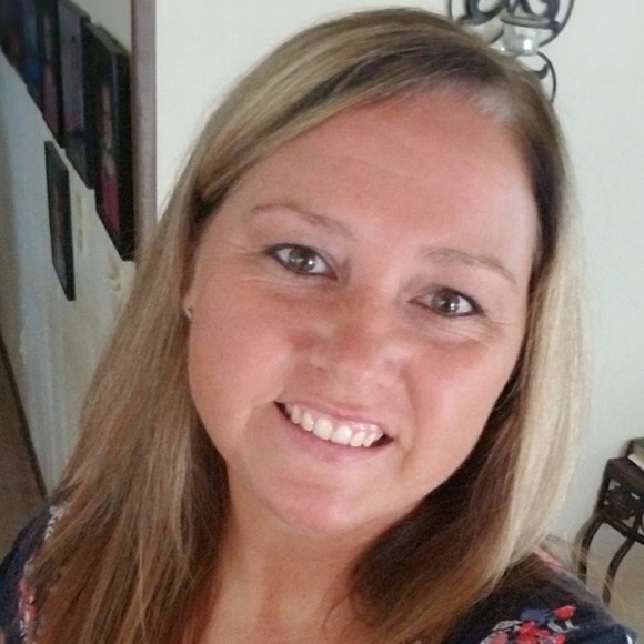 Profile Picture of Lisa Britton (@ladycoach12) on Poshmark