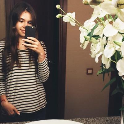 Profile Picture of L (@LushnikovaLi) on Twitter