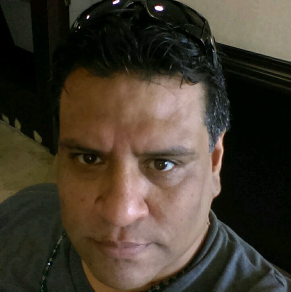 Profile Picture of John Saltos (@swadeski) on Poshmark