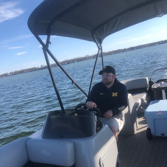 Brandon Farnham - Poshmark Profile Picture of Brandon Farnham (@bfarnham10) on Poshmark