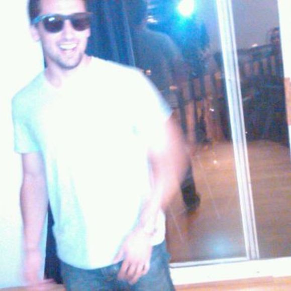 Profile Picture of Lee Hanfling (@leehanfling) on Poshmark