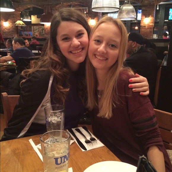 Profile Picture of Carly Goodwin (@carly_goodwin) on Poshmark