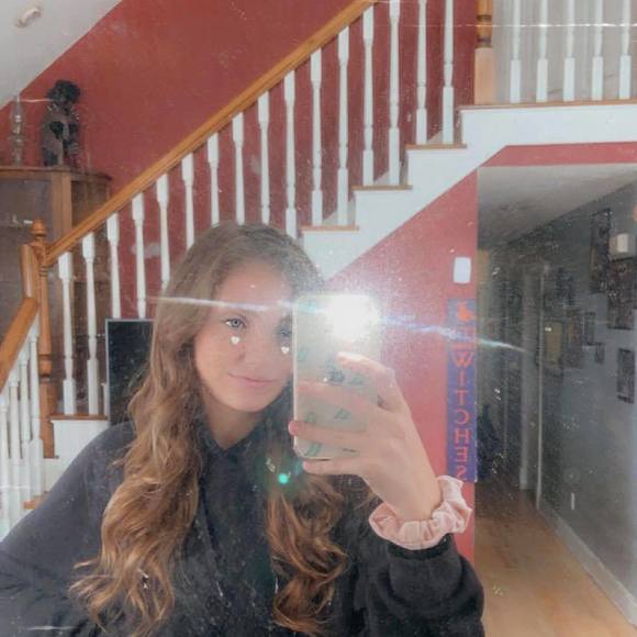 Paige Mullins - Poshmark Profile Picture of Paige Mullins (@pemullins1) on Poshmark