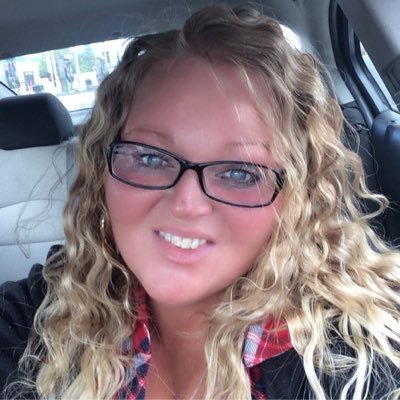 Profile Picture of Beth Huff (@RealEyes219) on Twitter