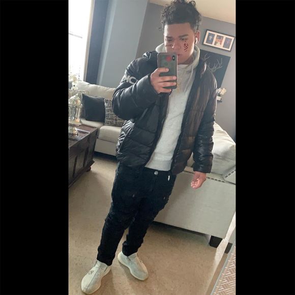 Profile Picture of Anderson Cabrera (@andersoncabr377) on Poshmark