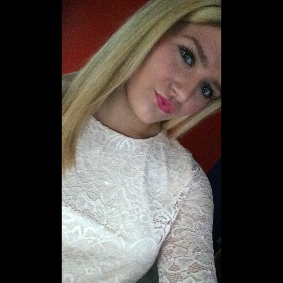 Profile Picture of Kalissa Genthner (@kalissaa_g) on Poshmark