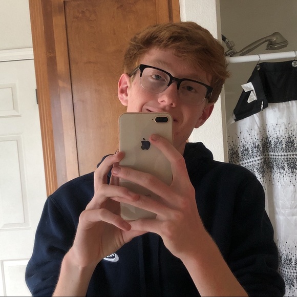 Profile Picture of Taylor Hanks (@taylorjhanks) on Poshmark