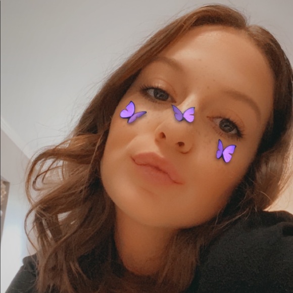 Profile Picture of Mia Kurecki (@mia_kurecki) on Poshmark
