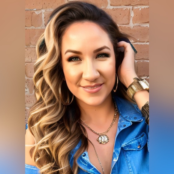 Profile Picture of Misty Cooper (@mcooper8115) on Poshmark