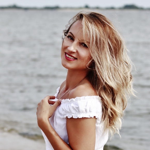 Profile Picture of Olena Kolenchastik (@elenamarusyaman) on Poshmark