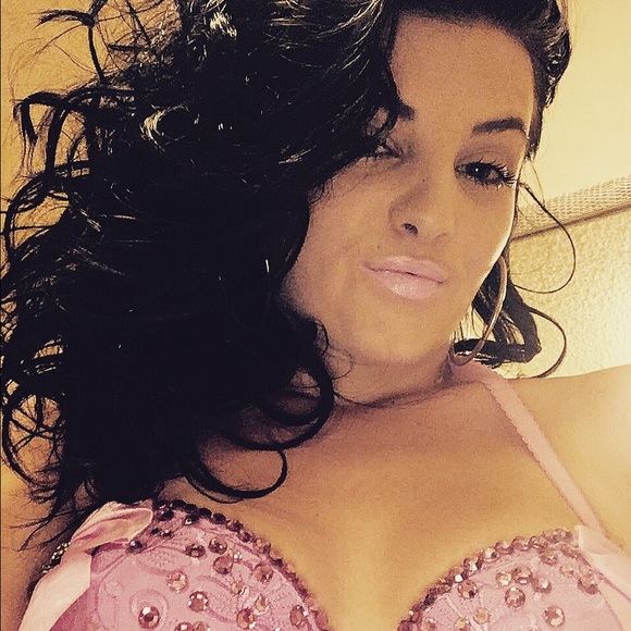 Amber Ringle - Poshmark Profile Picture of Amber Ringle (@amberrina) on Poshmark