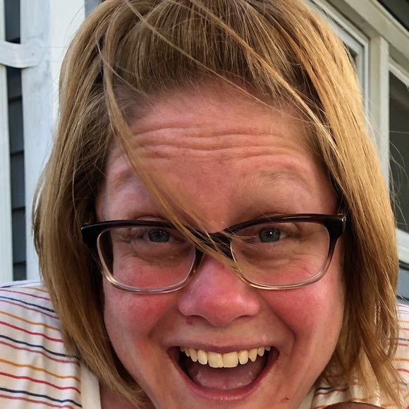 Profile Picture of Sharee Fessey (@fessey) on Poshmark