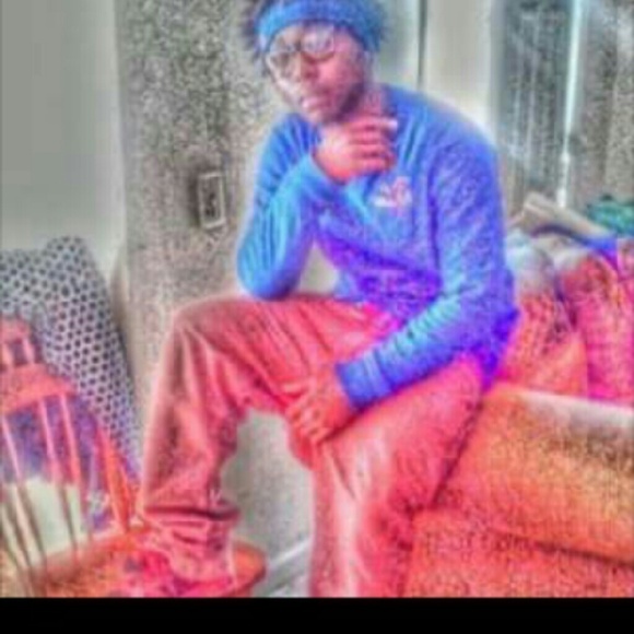 Profile Picture of Mickell Starr (@flmkaine) on Poshmark