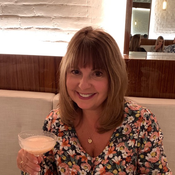 Profile Picture of Fran Batesole (@franbatesole) on Poshmark