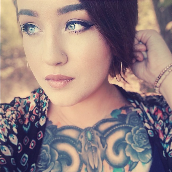 Profile Picture of Victoria Worthen (@tor_ink00) on Poshmark