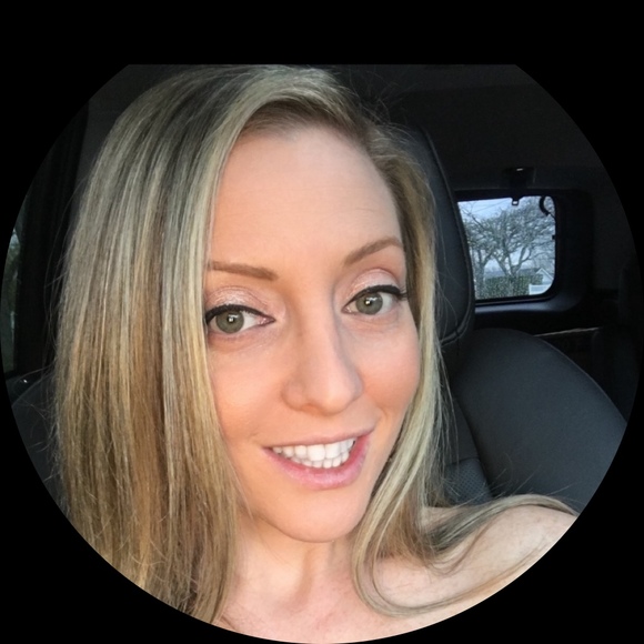 Profile Picture of Faryn Maltese (@farynlindsey) on Poshmark