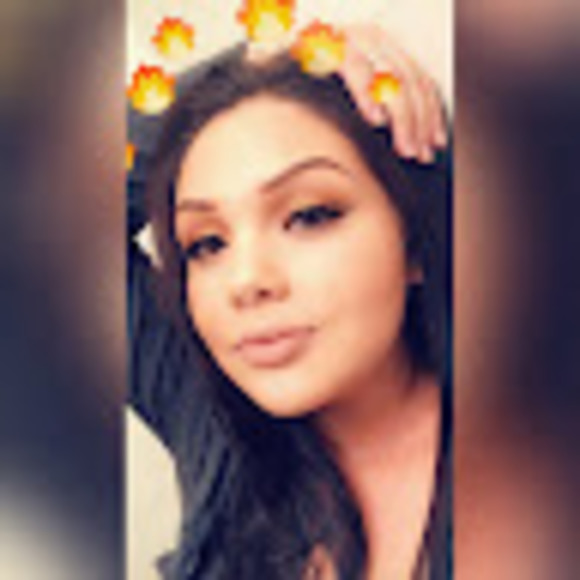 Profile Picture of Leslie Farias (@lesliefarias570) on Poshmark