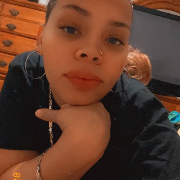 Profile Picture of Danetha Scott (@danetha00123) on Poshmark