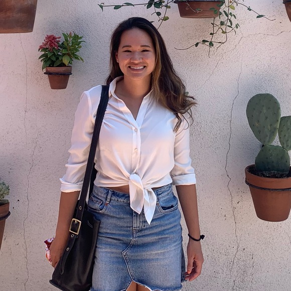 Profile Picture of Camille Nguyen (@chxnguyen) on Poshmark