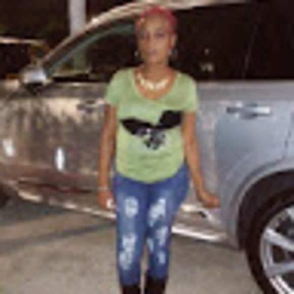 Profile Picture of Roma Mcclean (@mccleanroma) on Poshmark