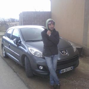 Profile Picture of Fidi (@fidi.r) on Myspace