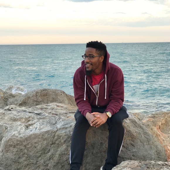 Profile Picture of Joshua Sutherland (@sutherlandjr23) on Poshmark