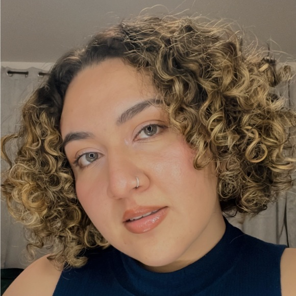 Profile Picture of Kasandra Silva (@kasandra14silva) on Poshmark