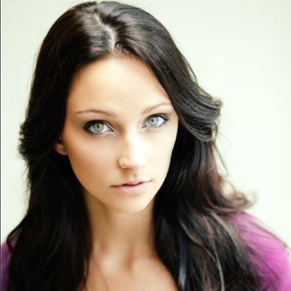 Profile Picture of Denielle Stillwagon (@denielle_1018) on Poshmark