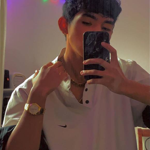 Profile Picture of Jonathan Hiebner (@jonathanhiebner) on Poshmark