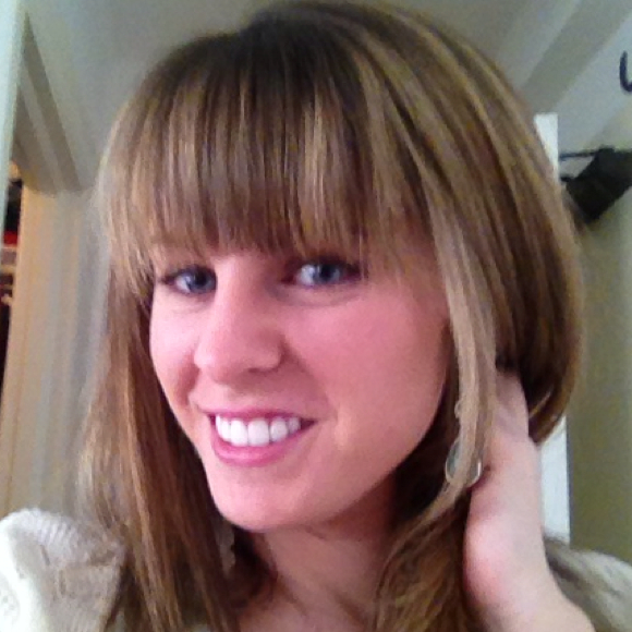 Profile Picture of Amanda Toschlog (@atoschlog) on Poshmark