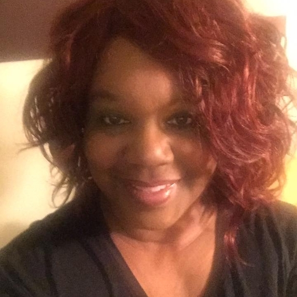 Profile Picture of Yolanda Bowens (@yolanda_bowens) on Poshmark