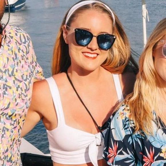 Profile Picture of Lisa Draper (@lmdraper211) on Poshmark