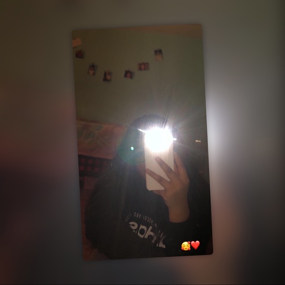 Profile Picture of Daniela Gomez (@daniela231) on Poshmark