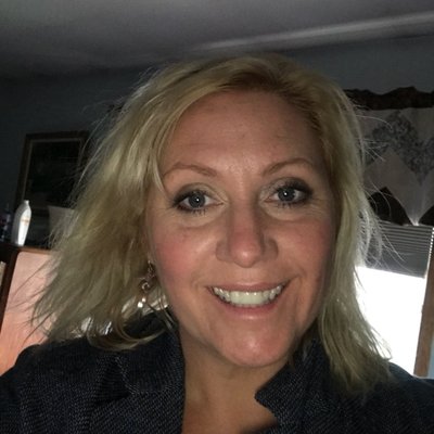 Profile Picture of Amanda  Kreibich (@lipstick1975) on Twitter