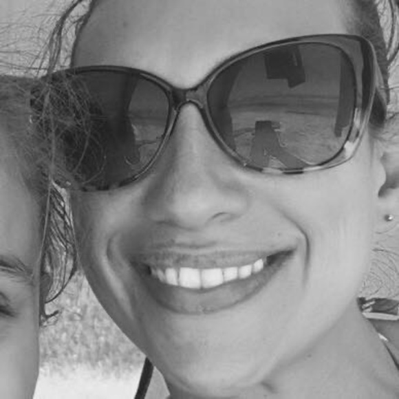 Sonia Falcone - Poshmark Profile Picture of Sonia Falcone (@soniafalcone237) on Poshmark