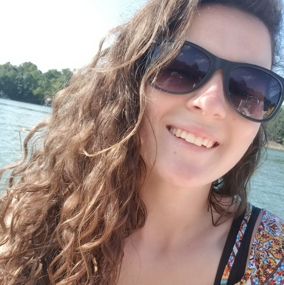 Jessie Wollett - Poshmark Profile Picture of Jessie Wollett (@jessiewollett) on Poshmark