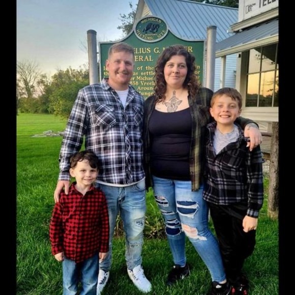 Profile Picture of Dustin Bolander (@dustinbolander) on Poshmark