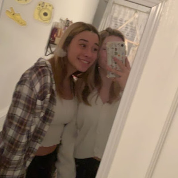 Molly Kraetsch - Poshmark Profile Picture of Molly Kraetsch (@famecheergirl05) on Poshmark