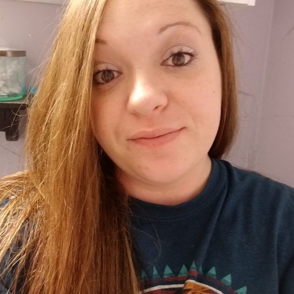 Profile Picture of Alisha Hebert (@ahebert86) on Poshmark