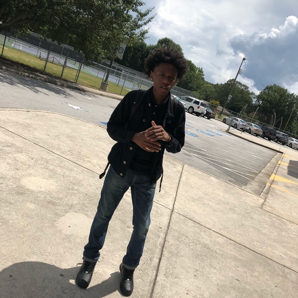 Profile Picture of Damoni Harrison (@damoni10) on Poshmark