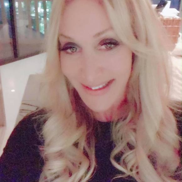 Profile Picture of Wendy Hirschkorn (@thekeytohealth1) on Poshmark