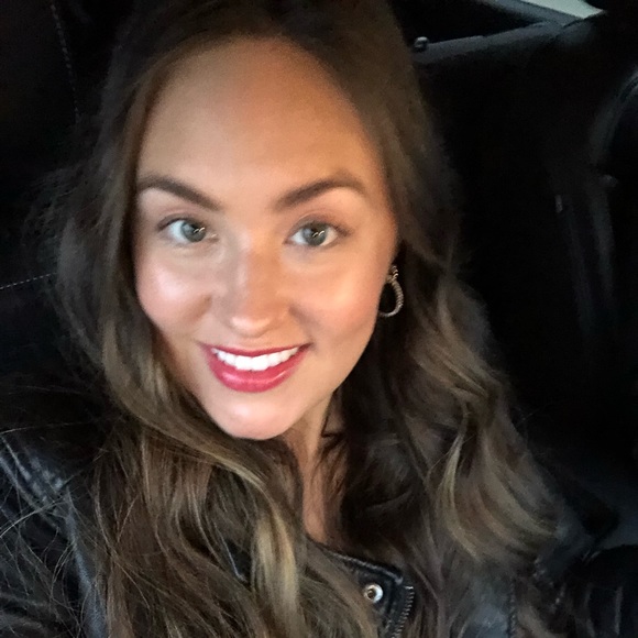 Profile Picture of Arielle Rosenberg (@airosenberg) on Poshmark