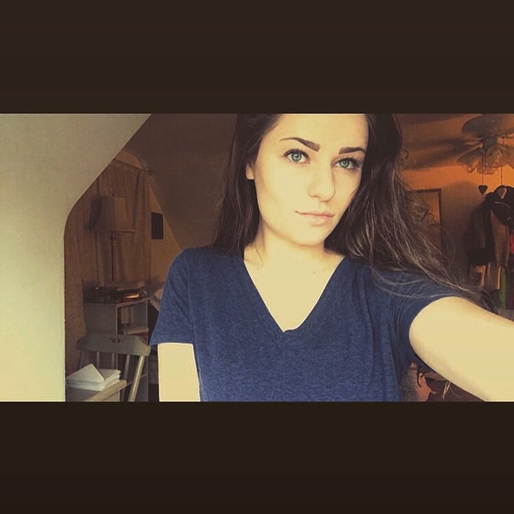 Profile Picture of Angela Chedrick (@archeddar) on Poshmark