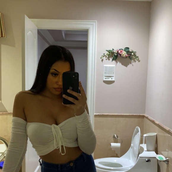 Profile Picture of Maya Lucas (@mayalucas793) on Poshmark